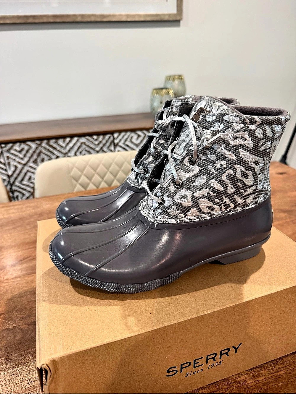 Sperry Saltwater Leojac Silver-Gray/Silver- Size 9W/7.5M BNIB